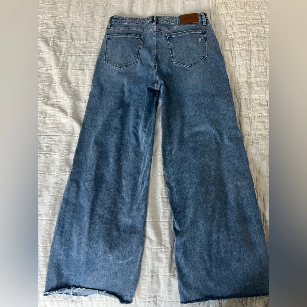 Carly Jean Los Angeles Laurel Jeans - Picture 2 of 4